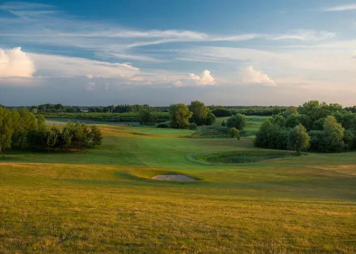 Resort Binowo Park Golf Garden